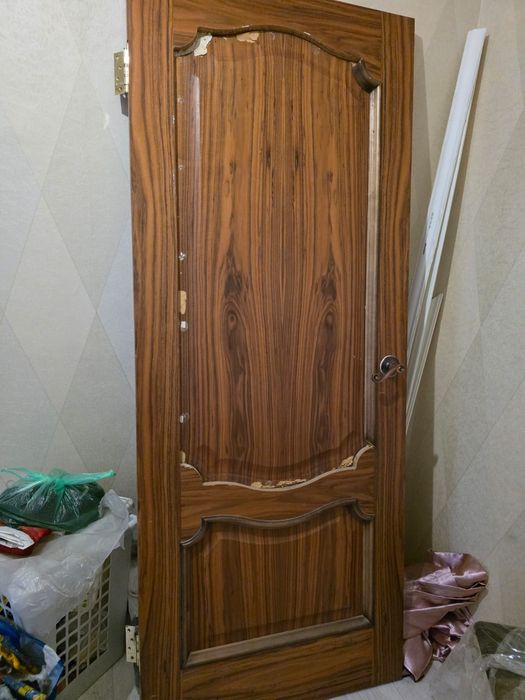 Срочно ағаш есік сатылады.