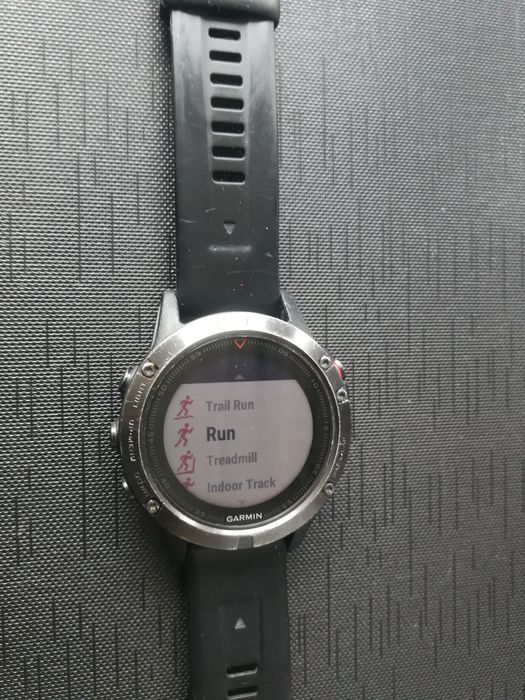 Часовник с GPS Garmin Fenix 5