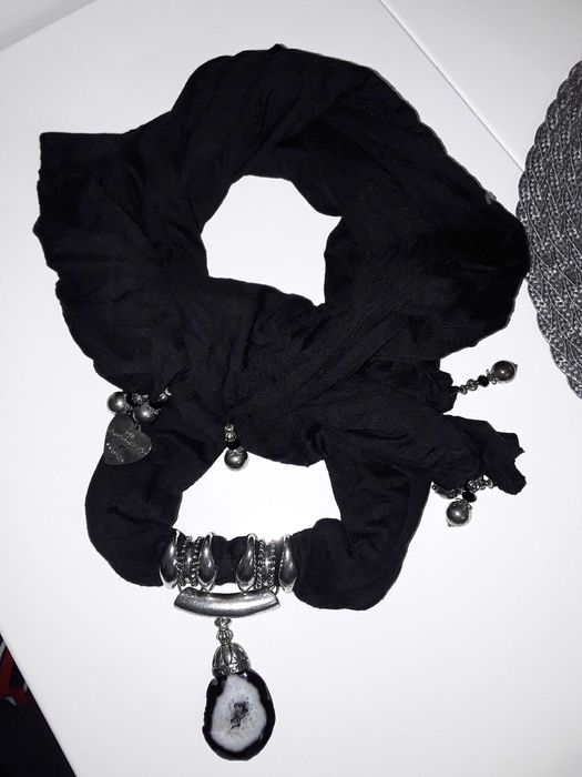 Eșarfă neagră unicat