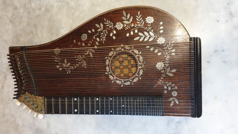 Немски музикален инструмент - цитра