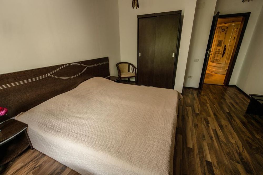 Inchiriere camera in pensiune 2000 lei/luna plus utilitati