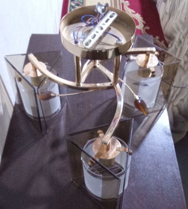 Люстра трёх цокальная б/у.продам