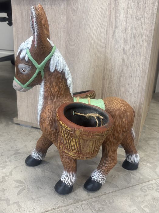 Керамична фигура - магаре с дисаги