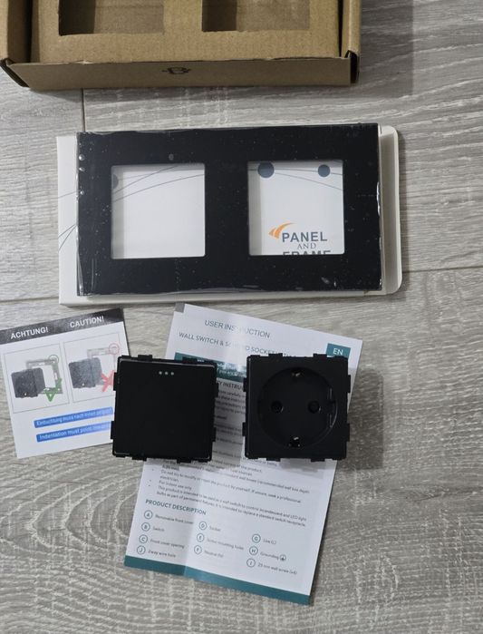 Priză Schuko cu întrerupător tactil, panou sticlă cristal, negru