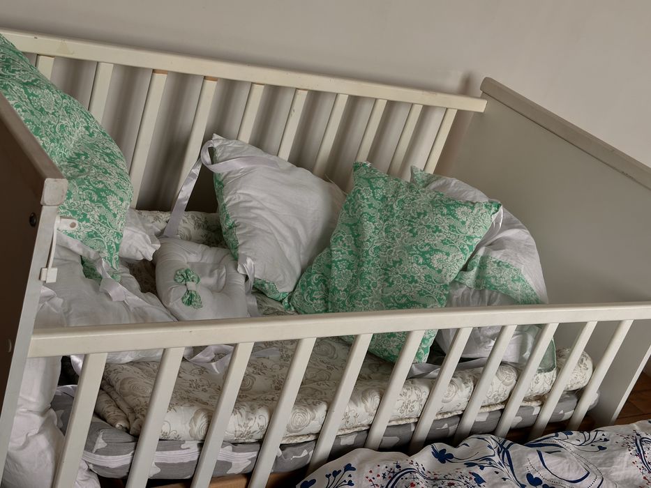 Детский манеж с подушками