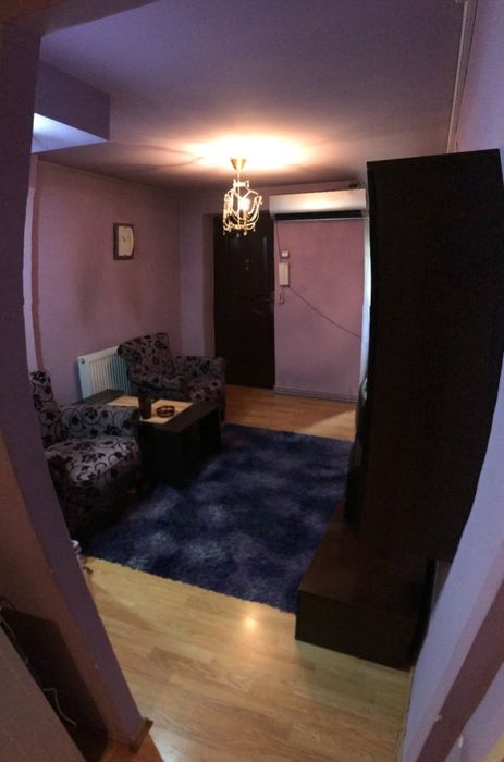 Covor de la Ikea, culoare mov cu lila.