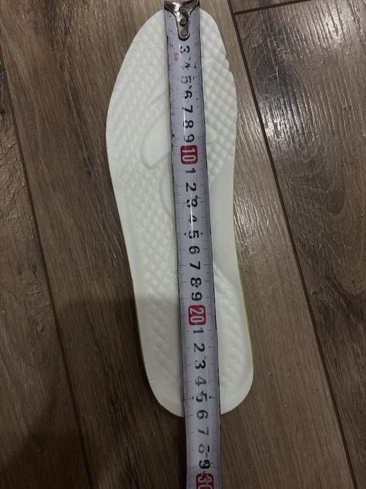 Продам красовки Nike