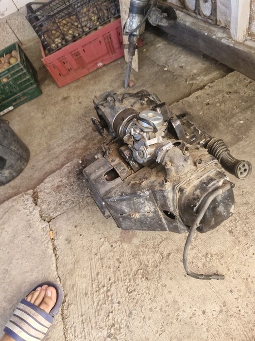 Vând motor de 150cc