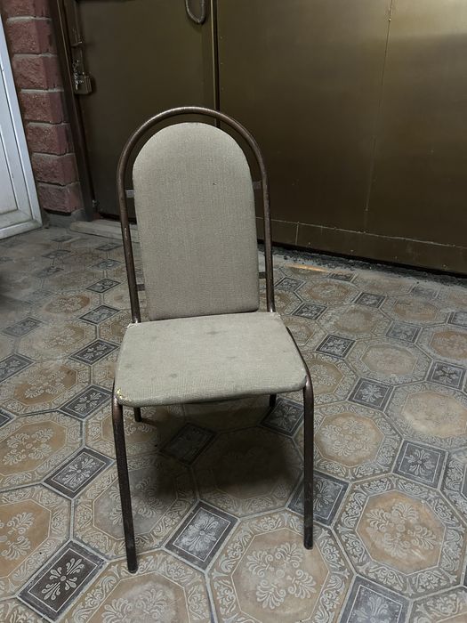 Продам стулья 100 штук