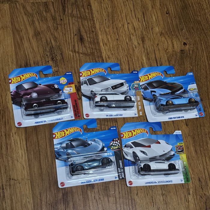 Hot wheels колички.