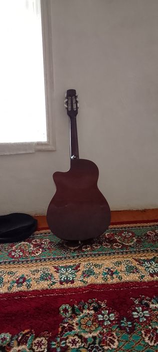 Srochno Gitara sotiladi