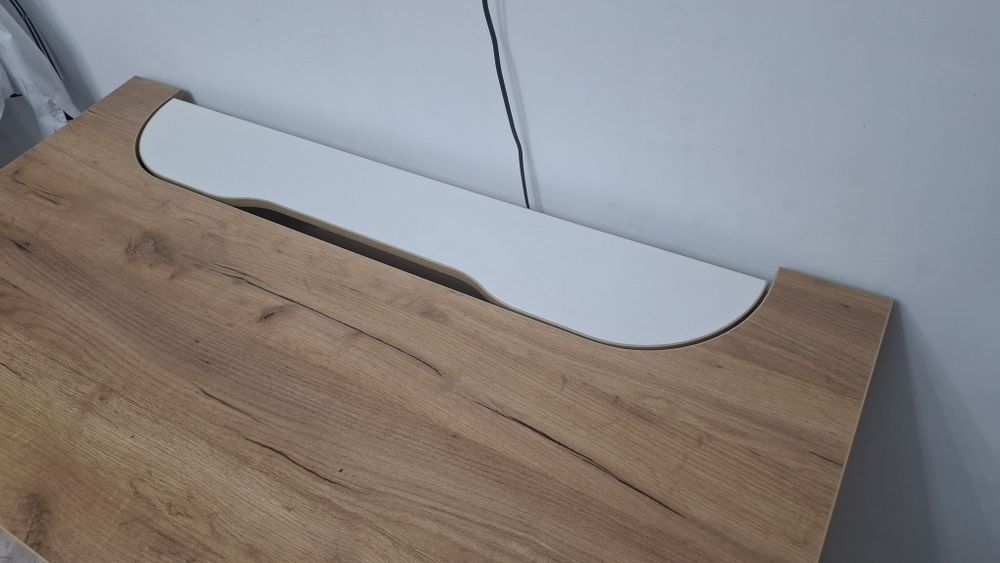 Стол для учёбы..