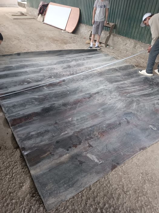 Продам 2 линолеума в хорошем состоянии