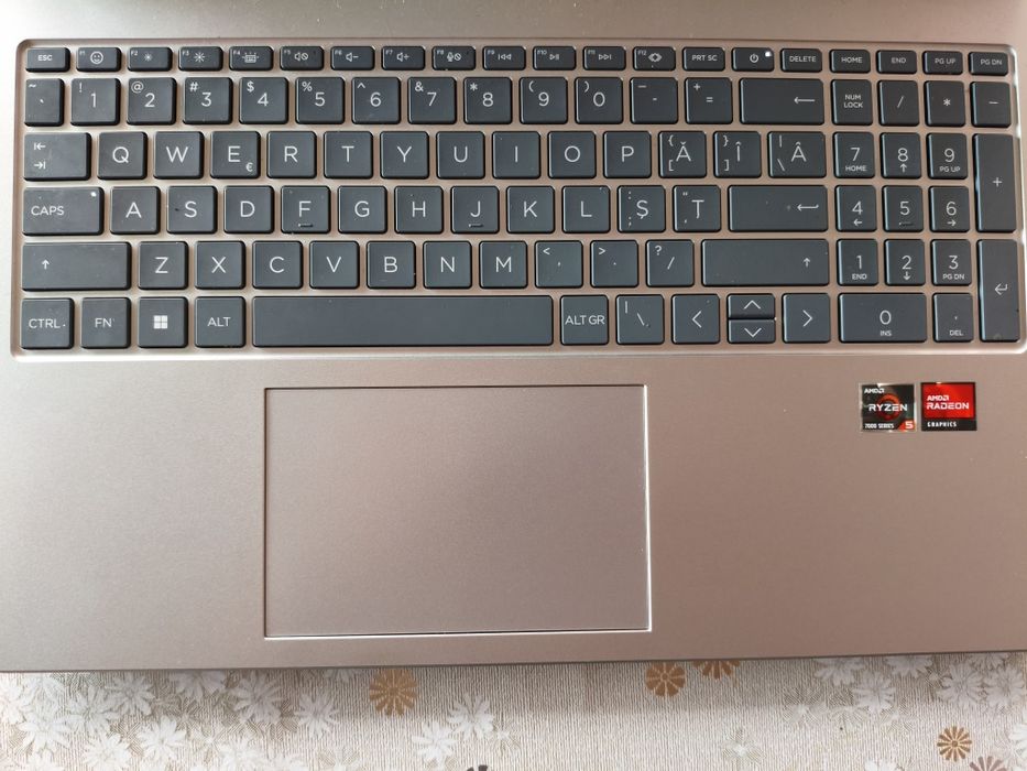 Ноутбук HP Laptop 15 Ryzen 5 / 16GB / 512SSD