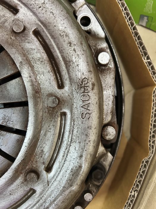 Съединител + лагер-помпа + Демферен маховик 1.6 hdi Mazda, Ford, Пежо