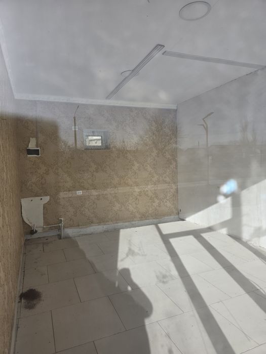 Нотурар бино сотилади.