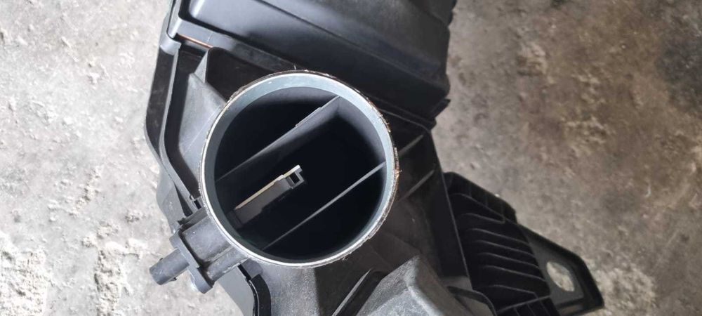 Carcasa filtru aer BMW cod 8578649 B47 190 cai