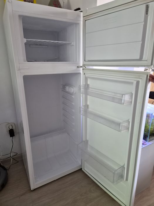 Продавам хладилник