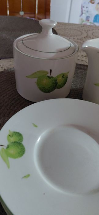 Посуда сахврница молочнок и блюдца