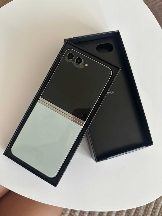 Galaxy Z Flip 5 с гаранция