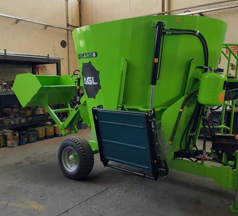 в наличии кормораздатчики вертикальные и горизонтальные