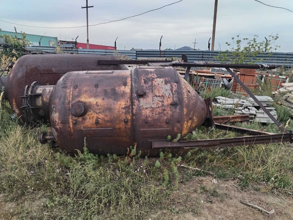 продам ёмкость металл. для цемента