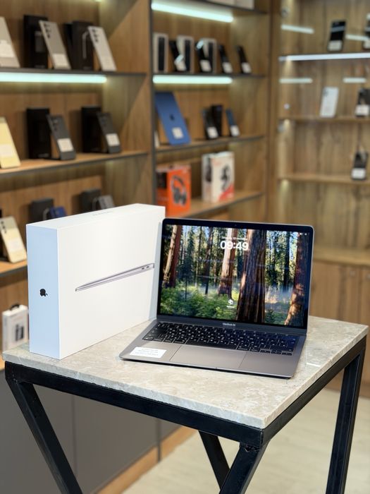 MacBook Air M1 — 256GB / 8GB / PhoneLab