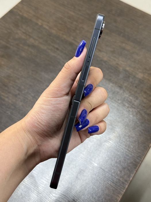 Самсунг galaxy Z Flip7