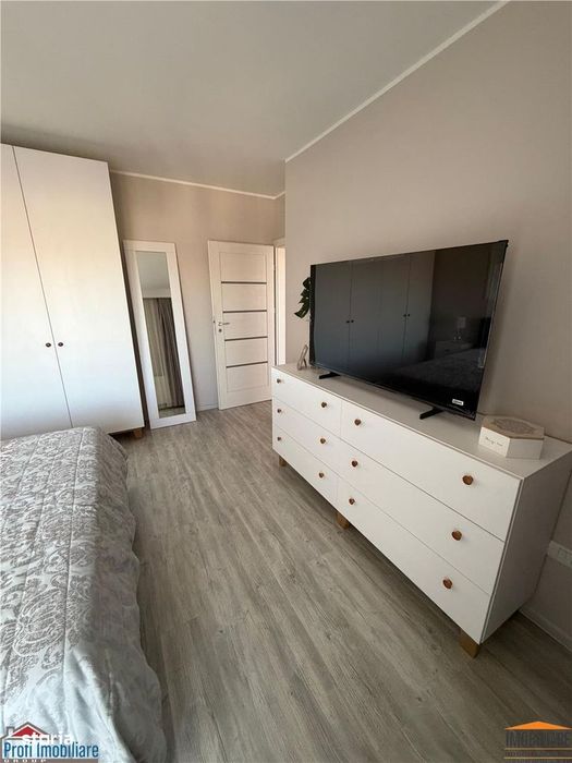 Inchiriez apart 3 camere-2 bai, parcare Inclusa