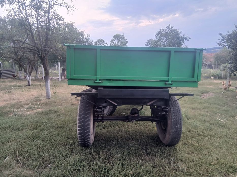 Vând sau schimb cu un tractor 445