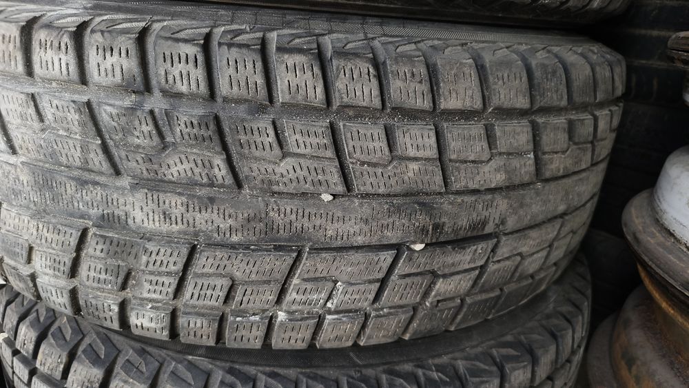 Продам всесезонные шины 225/65/17