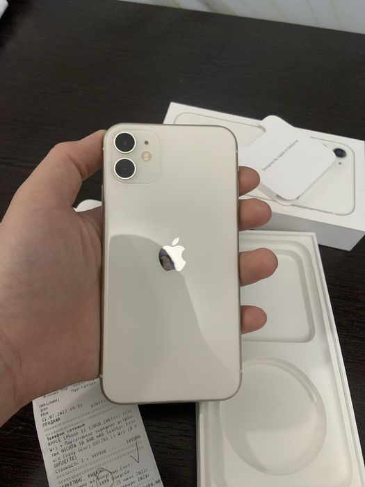 Продам айфон 11 идеал с коробкой