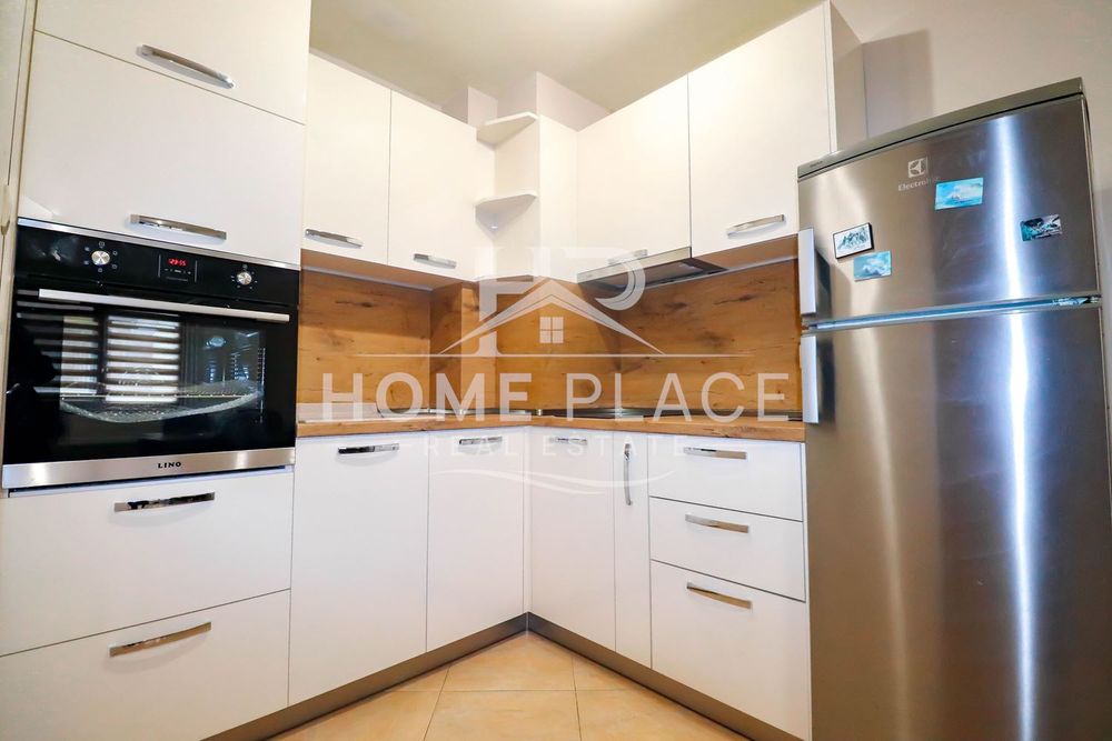 Дава се под наем Тристаен апартамент в Варна, Център - 92 кв.м за 648.21 € - Снимка #2