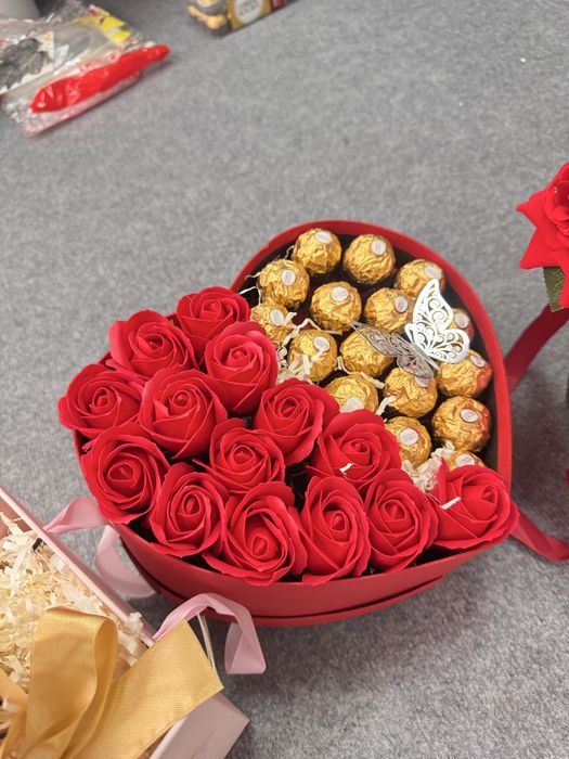 Кутия с бонбони , подаръци