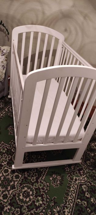 Кроватка-манеж с матрасом и чехлом