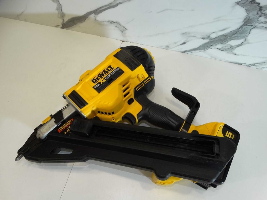 Dewalt DCN 693 - Такер за гвоздеи 40 - 60 мм