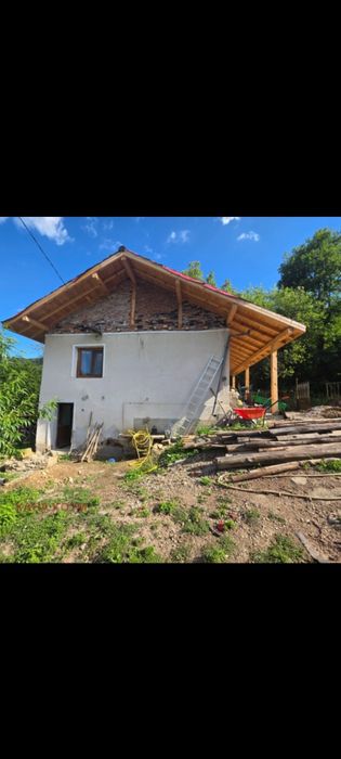 Двуетажна къща -вила
