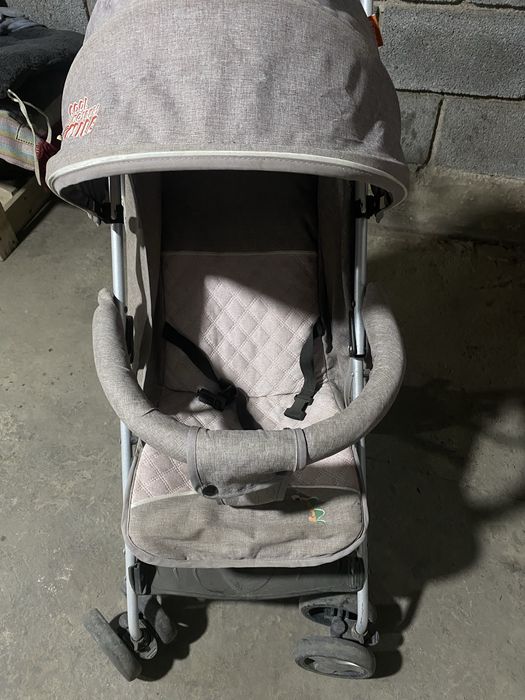 Детская коляска , серого цвета