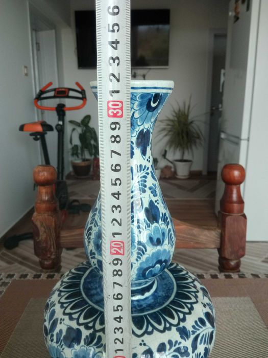 Красива и стилна с изработката -Ваза.