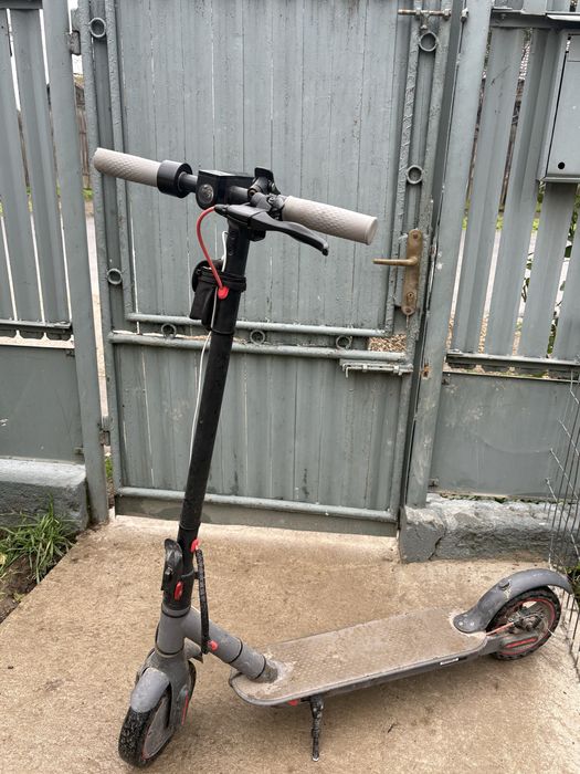 Vand trotineta electrica urgent!