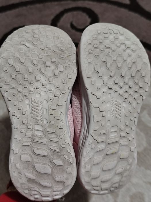 Adidasi nike de fete