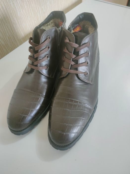 Зимняя обувь сапоги и кроссовки