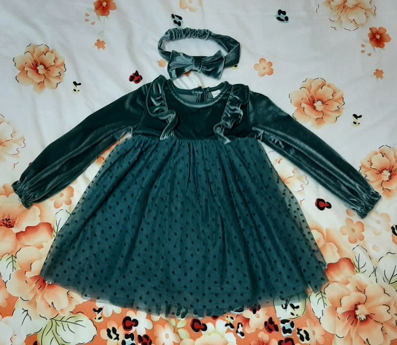 Rochiță + bentiță pentru o fetiță cochetă