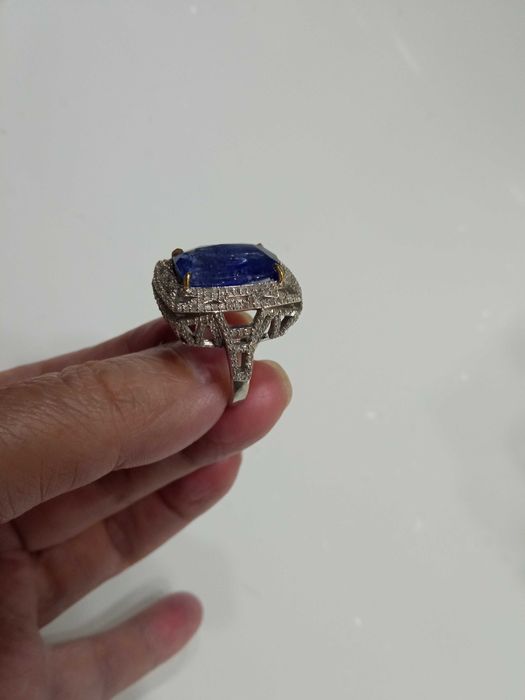 Кольцо с танзанитом и бриллиантами