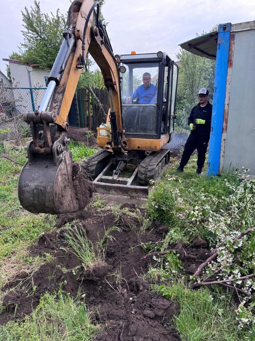 Miniexcavator de inchiriat