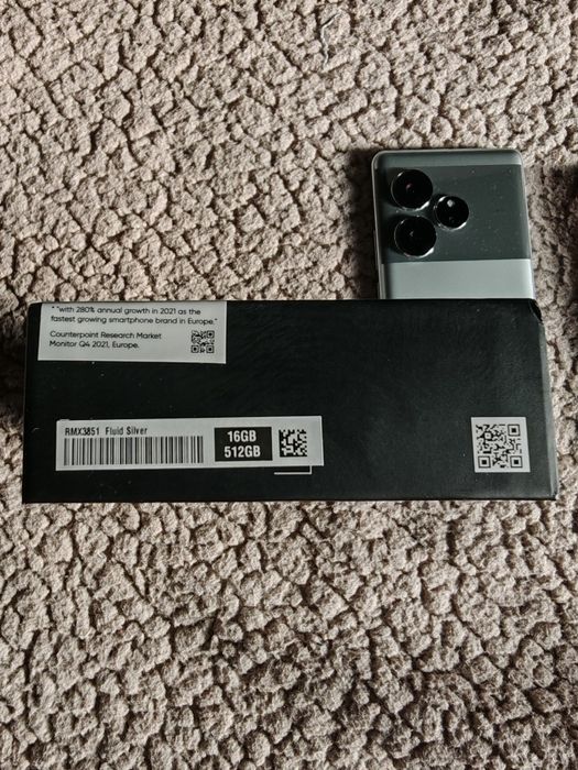 Realme GT 6 с две години гаранция