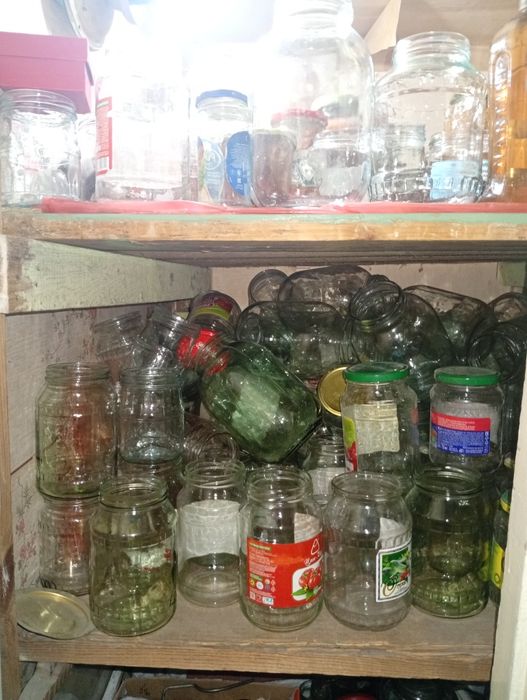 Продаются банки разные