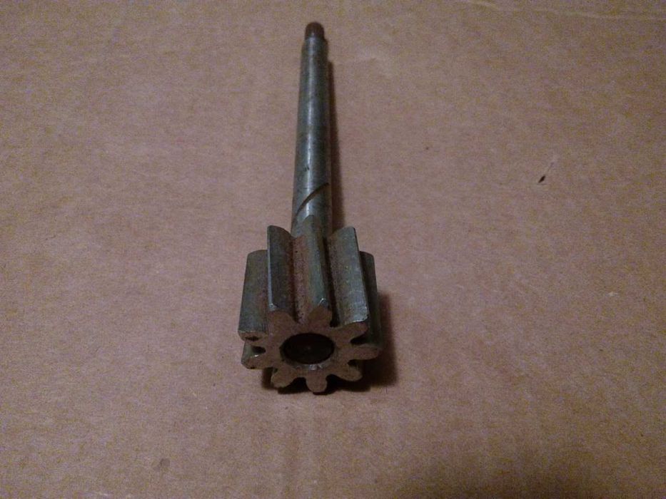 вал с шестерней масляного насоса ВАЗ 2101-07