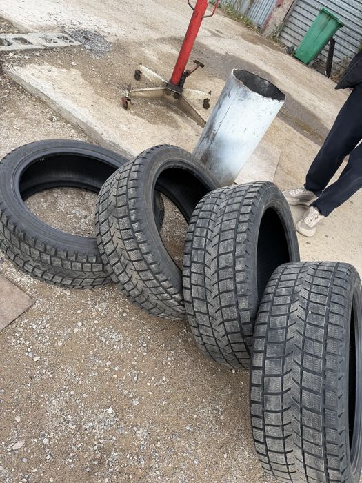 Продам шины 245/45R20