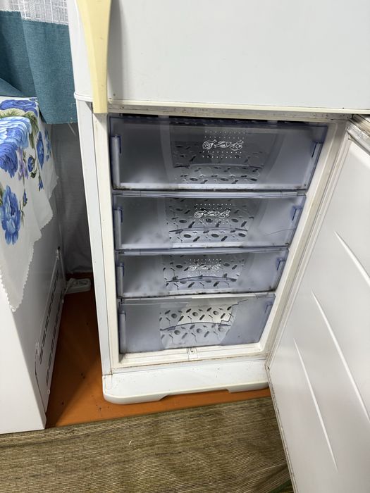 Хододильк бирюса на запчасти